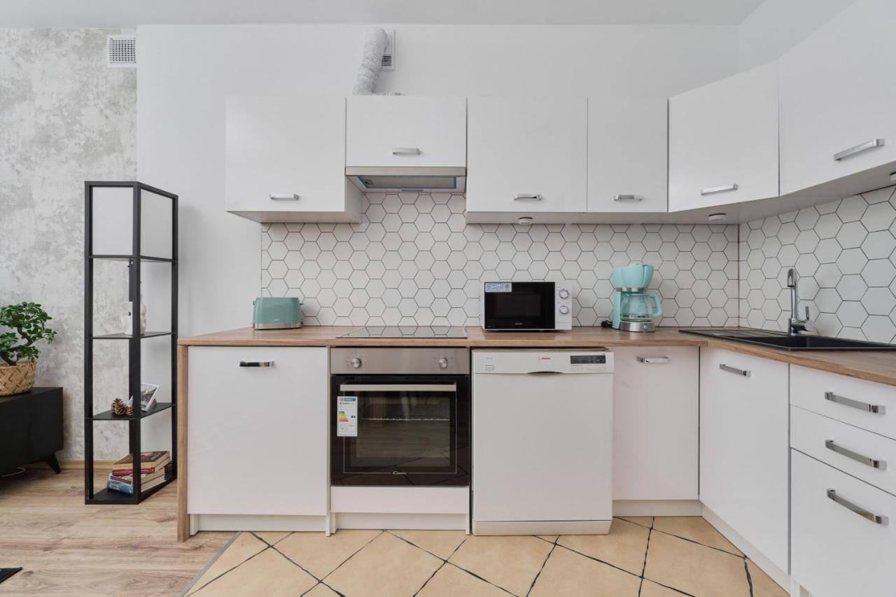 Апартаменти Family Kamienna With Balcony 1,5 Km To Wroclavia By Renters *